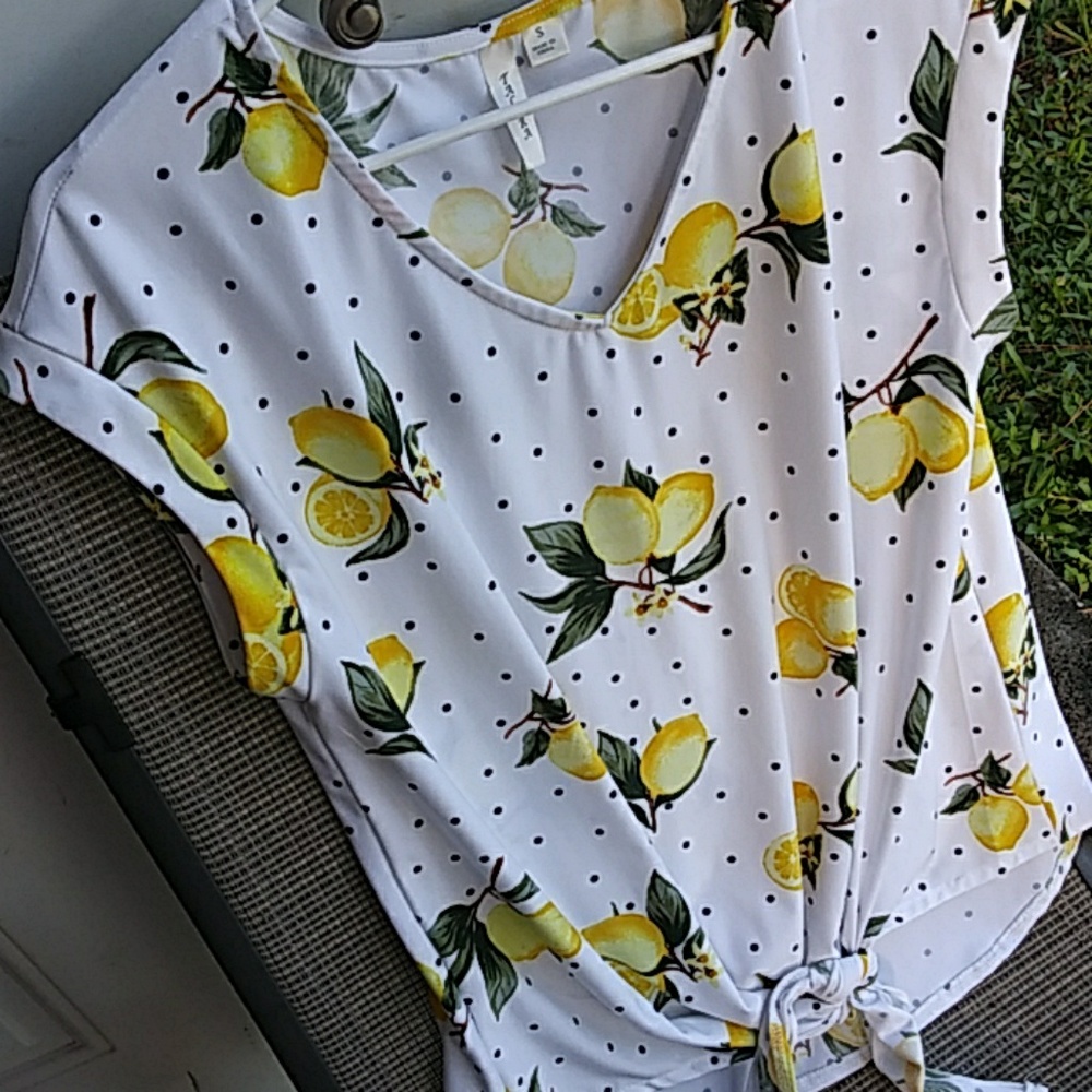 Tacera NWOT front-tie